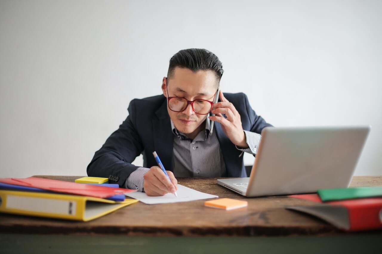 a landlord with red reading glasses drafts an ad copy for their vacant rental